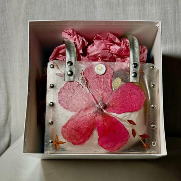 Clear Plastic - Hand Bag w Silver Plastic Handles / FREE GIFT - - Picture 7 of 14